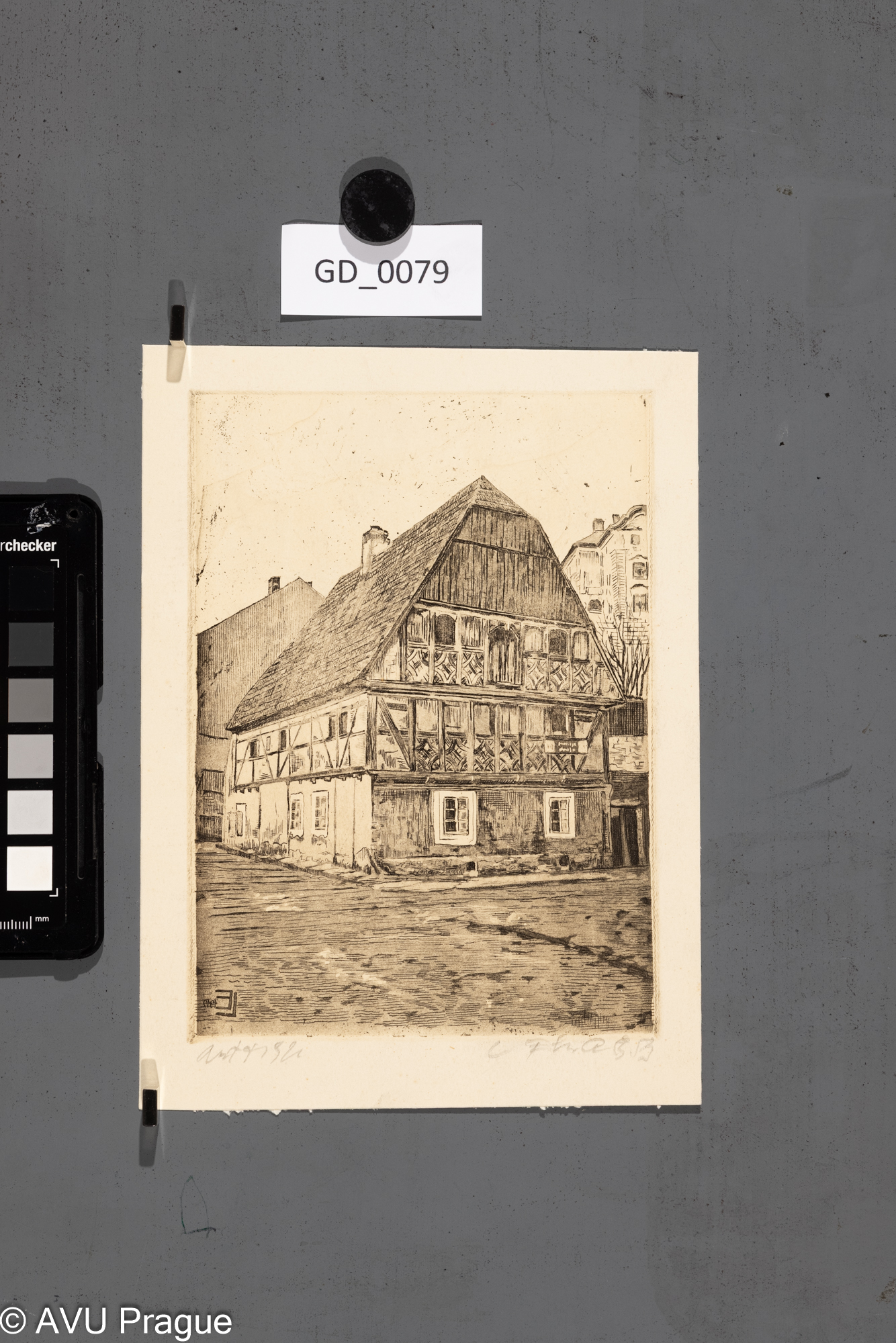 L.E.; Hrázděný domek; 1912;Lept / akvatinta; 12,6 x 17,8; 20,7 x 15,1