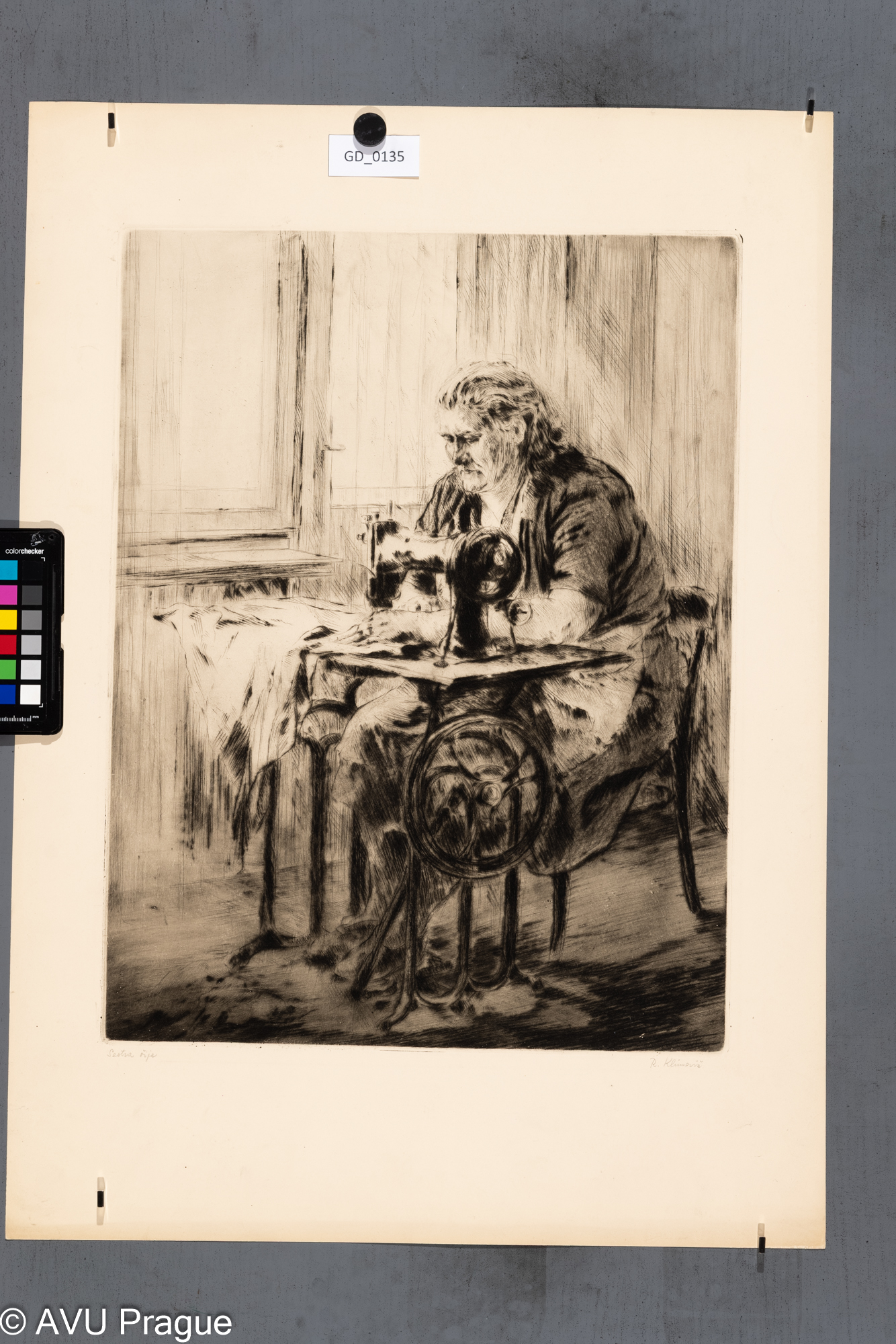 Rudolf Klimovič; Sestra šije;Suchá jehla; 49,5 x 37,8; 68,9 x 49,2; Silovský