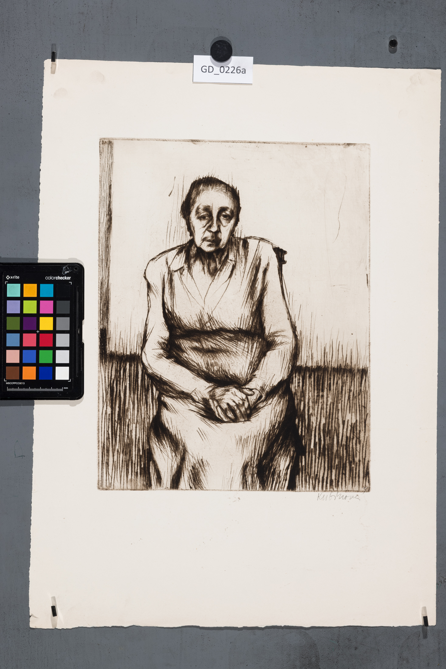 Jiřina Kubínová, Sedicí stará žena s rukama v klíně, Suchá jehla, 25 x 32,3, 50,8 x 37, Silovský