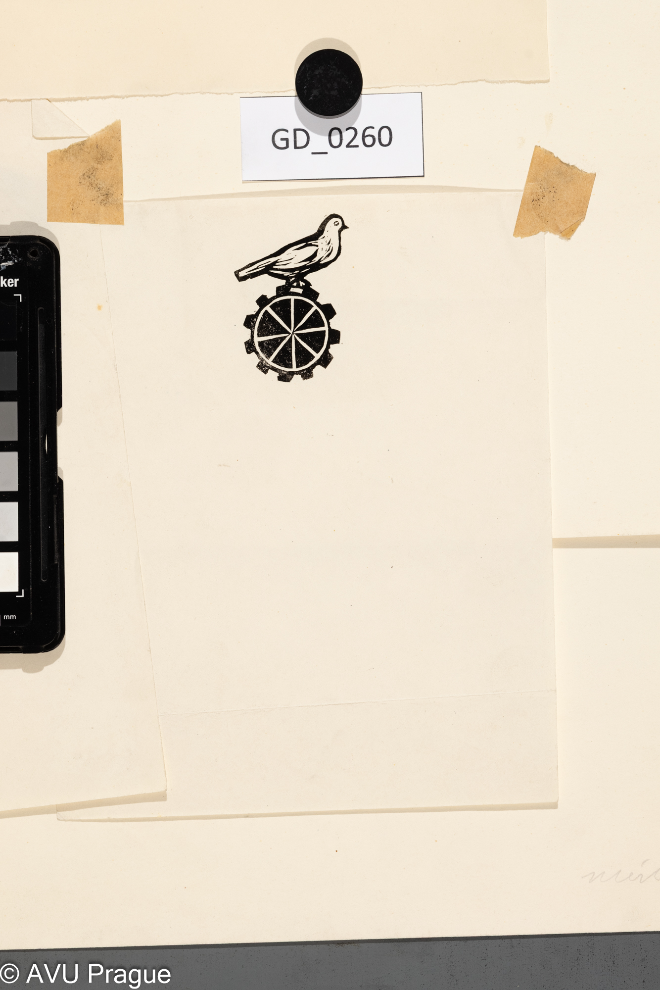 Zdeněk Mézl, Holubice na ozubeném kole, 1960,Dřevoryt, 5 x 4,5, 18,4 x 15,1,Silovskýv paspartě s 4 dalšími motivy