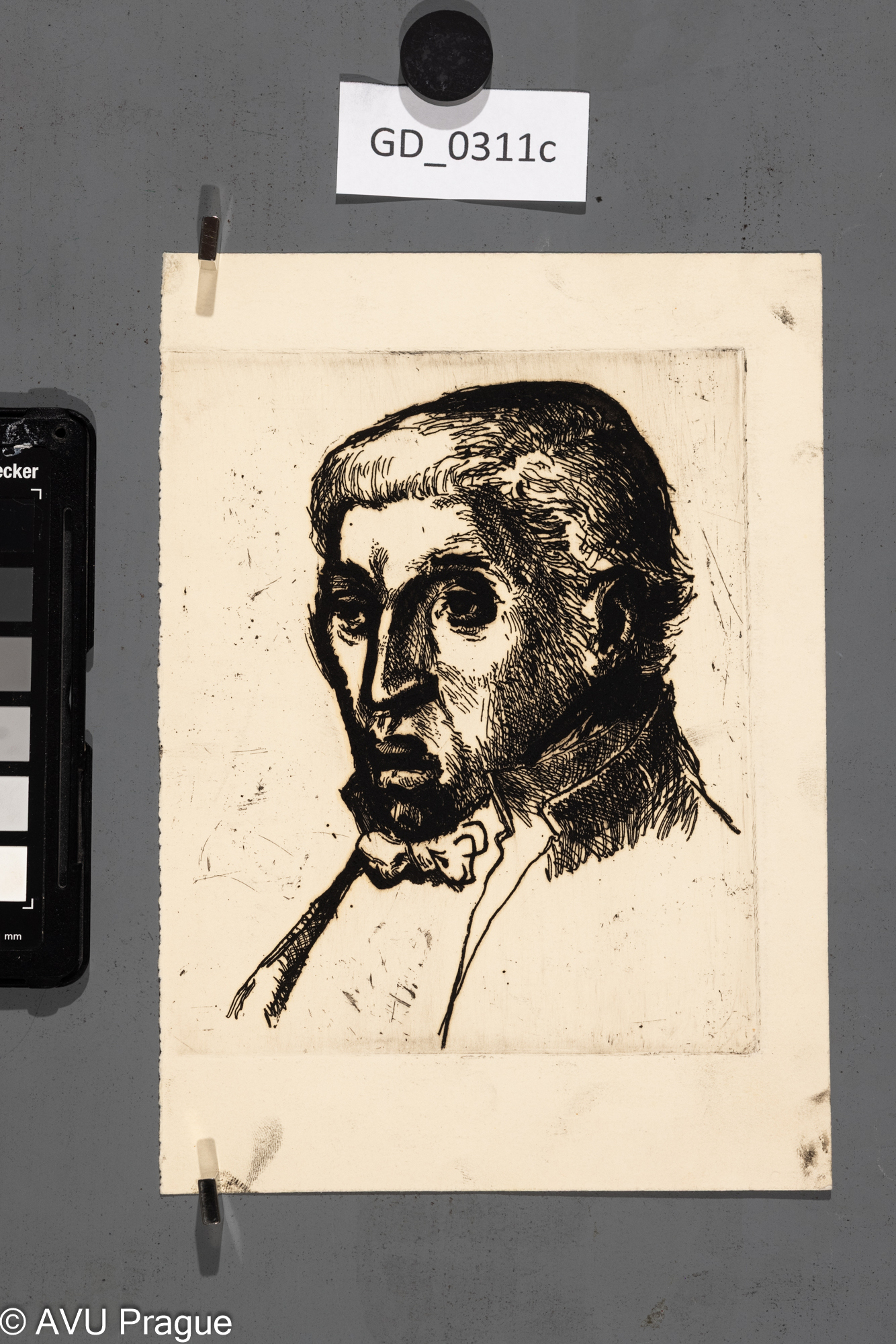 Karel Paták, Hlava muže,Lept, 15,5 x 12,5 , 20,3 x 15,Pukl