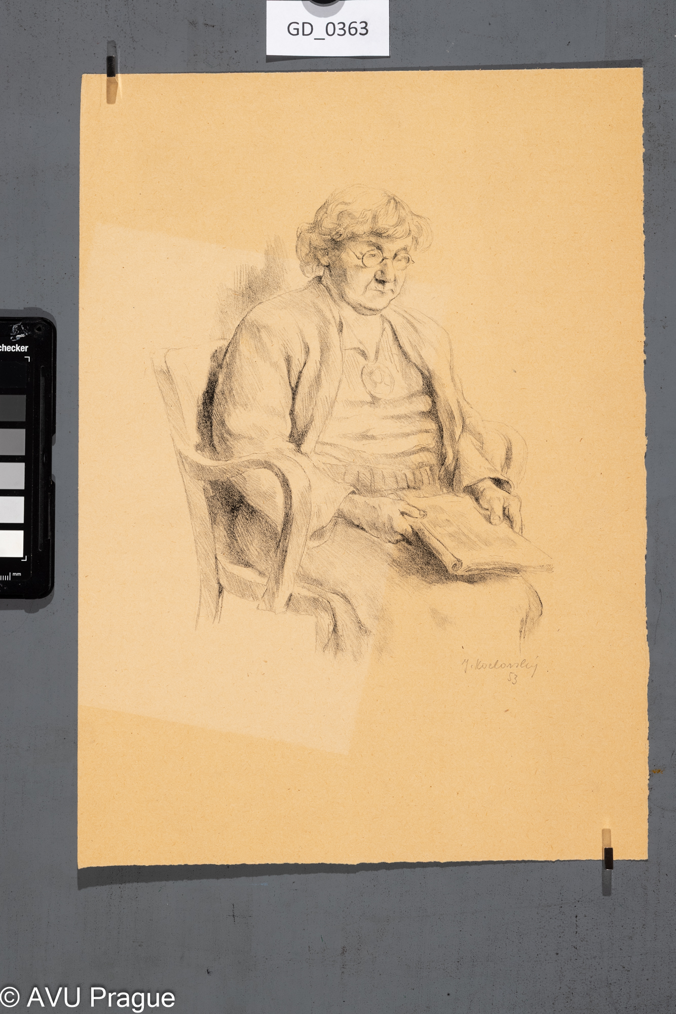 Jiří Kozlovský, Sedící žena s novinami, 1953, Litografie,25 x 25Pukl