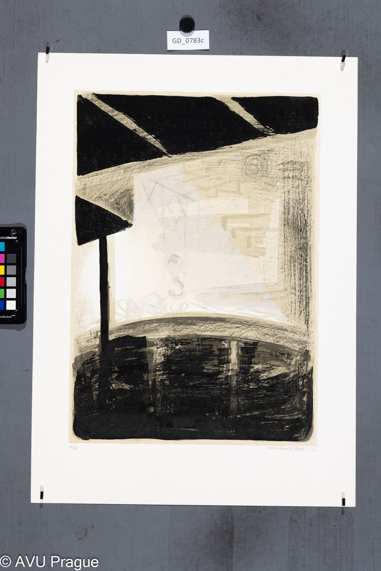 Martin KadlecJeřáb na pozadí (Hutě)1977Litografie, tři barvy45,7 x 3258 x 41,6Čepelák