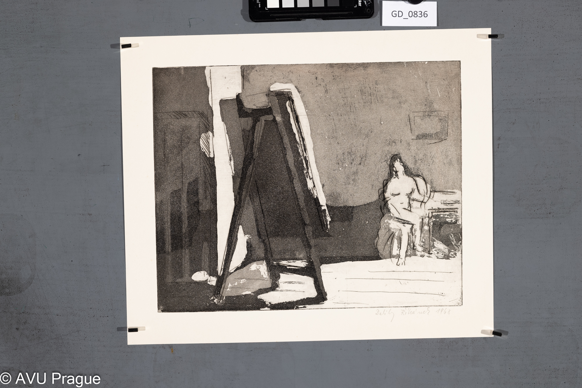 Dalibor  Říhánek, Sedící modelka před stojanem, 1968, Lept / akvatinta, 24,6 x 30,6, 31,1 x 36,9, Jiroudek