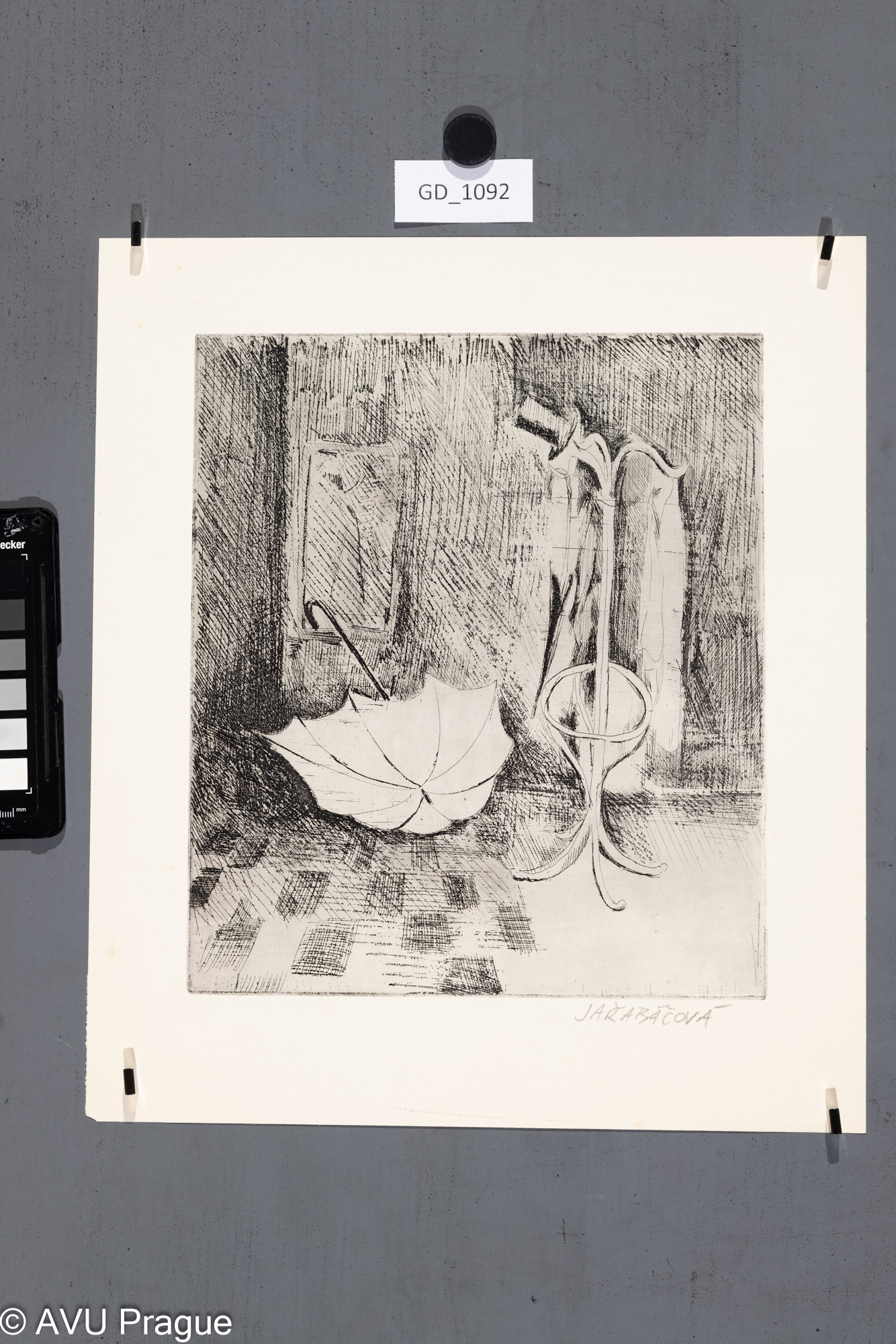 Radana Jařabáčová, Věšák s deštníkem, Lept (prýskavý kryt), 25 x 21,8, 33,9 x 29,3, Čepelák