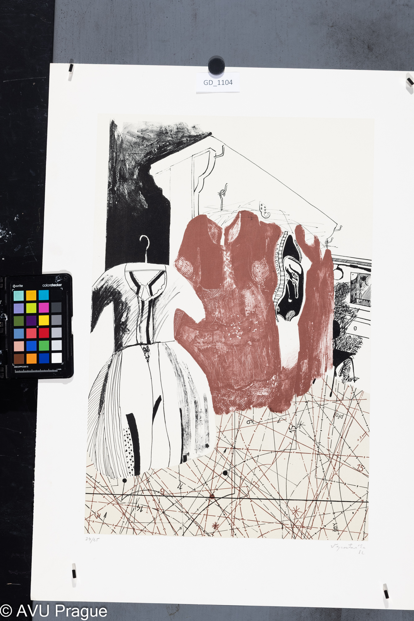 Eva Vejražková, Šatník, 1982,Litografie -podtisk - tři barvy,50,2 x 33, 63,7 x 45, Smetana