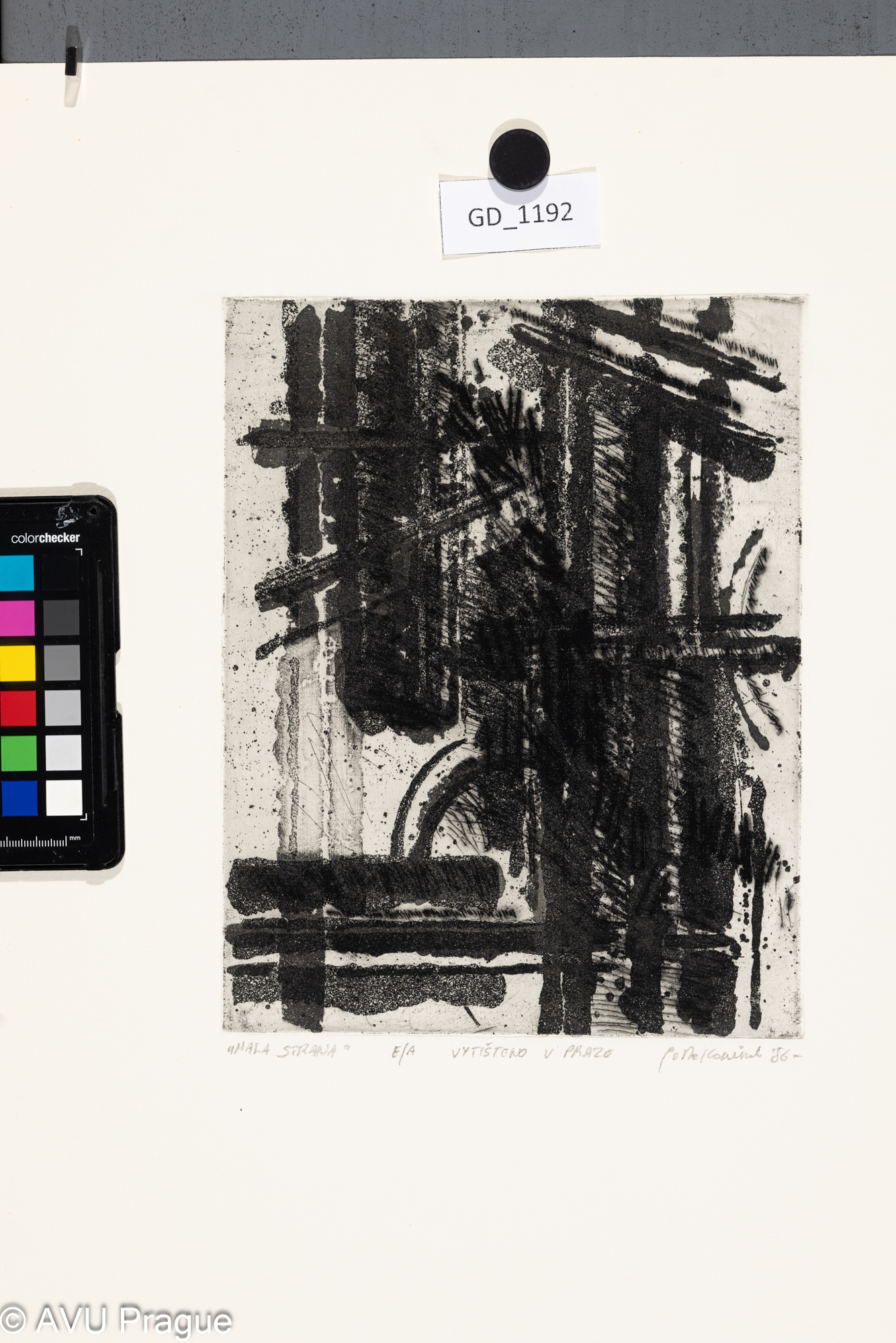 Nečitelná sig., Malá strana, 1986, Lept/ akvatinta / suchá jehla,24,5 x 19,4, 51 x 36,9,