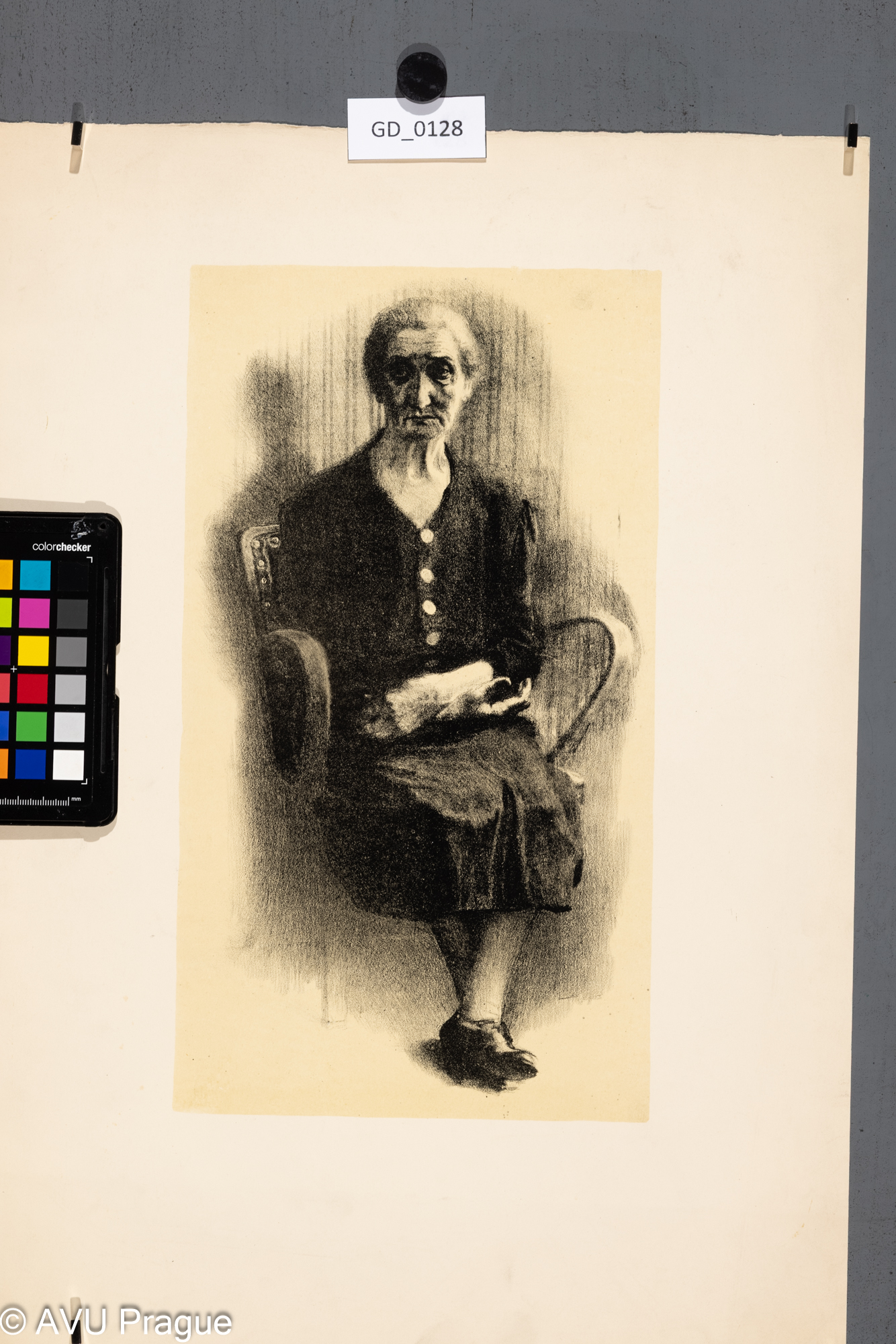 Sedicí starší dáma