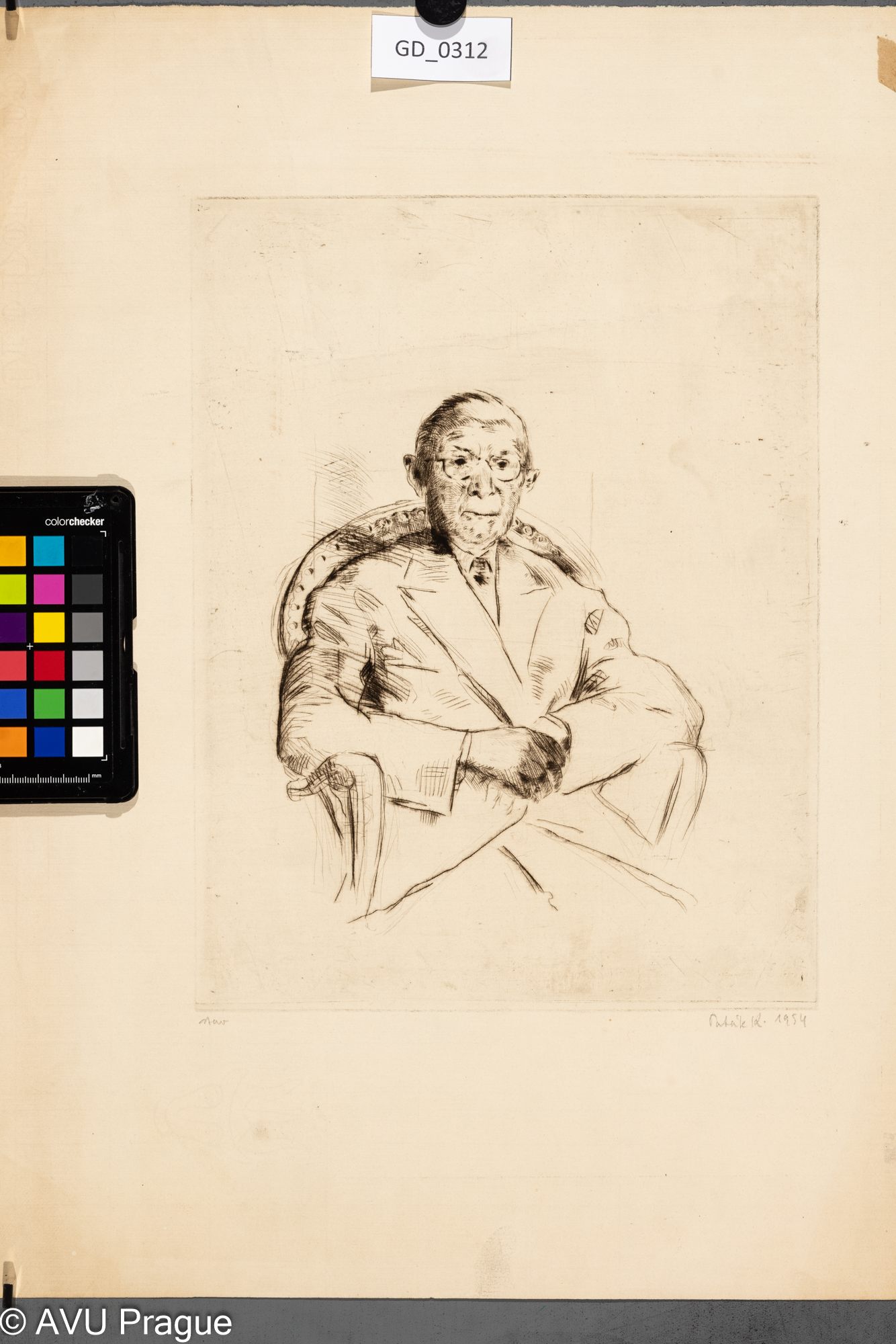 Sedicí muž s brýlemi