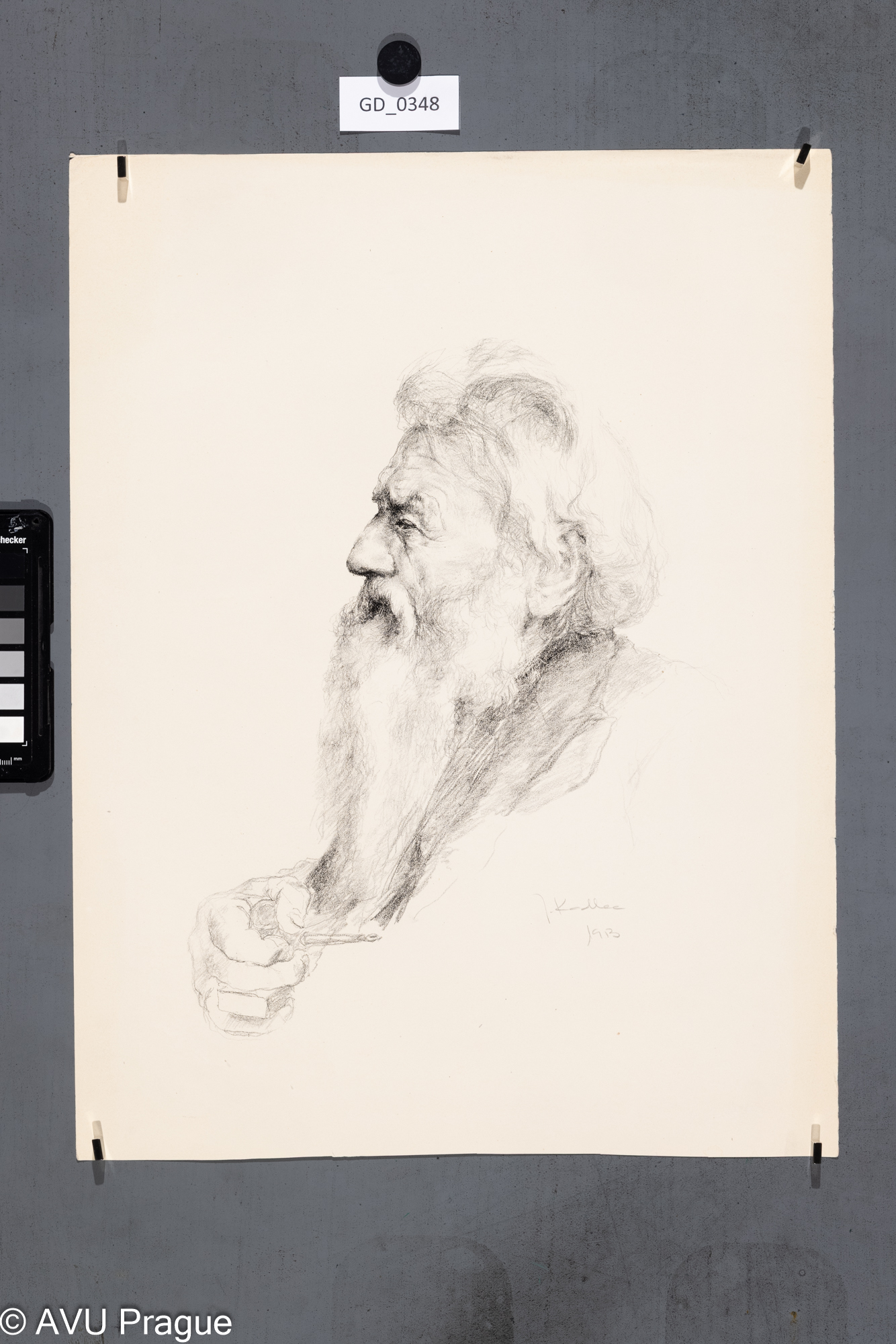 Muž s vousy a dýmkou