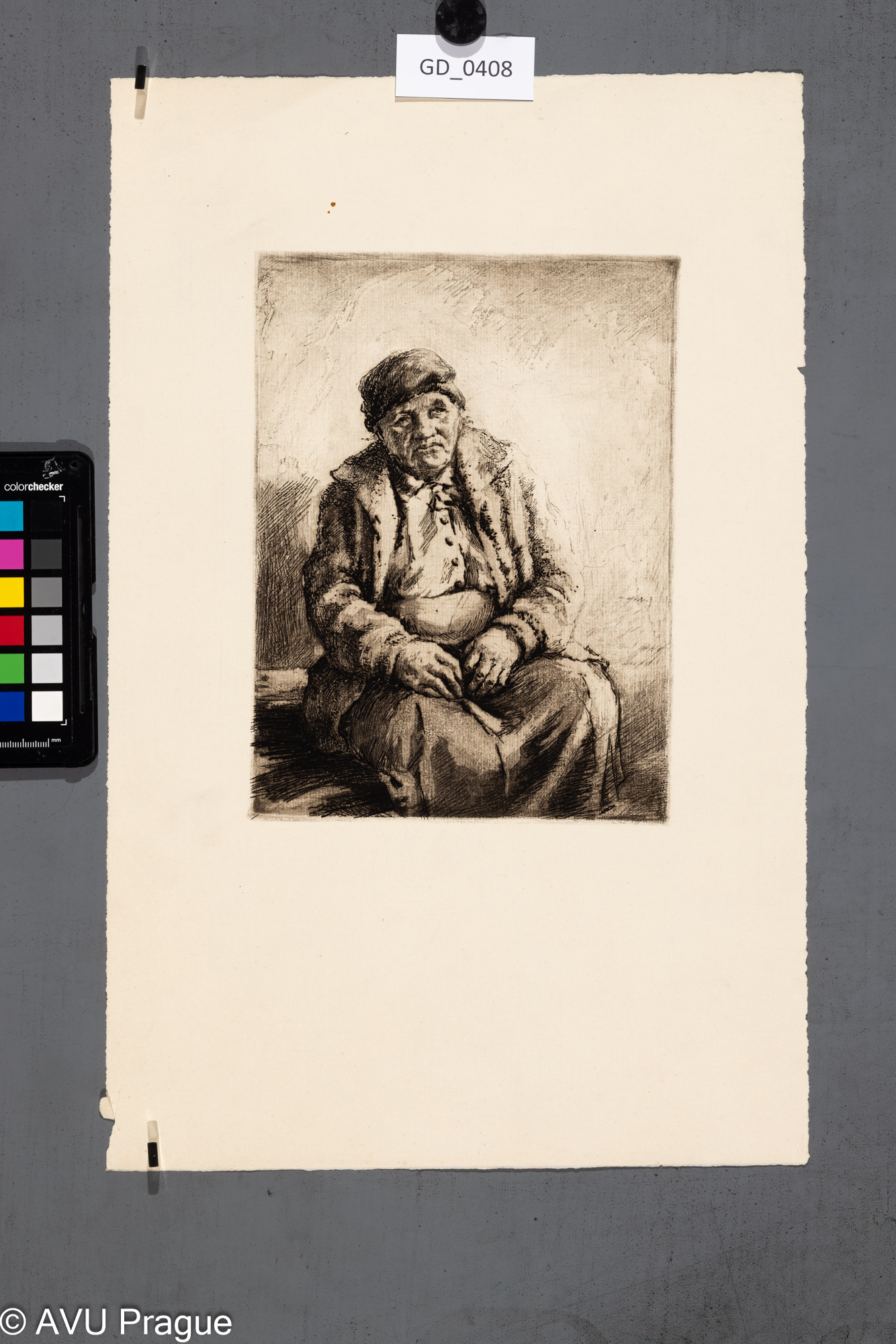 Sedící starší modelka II.