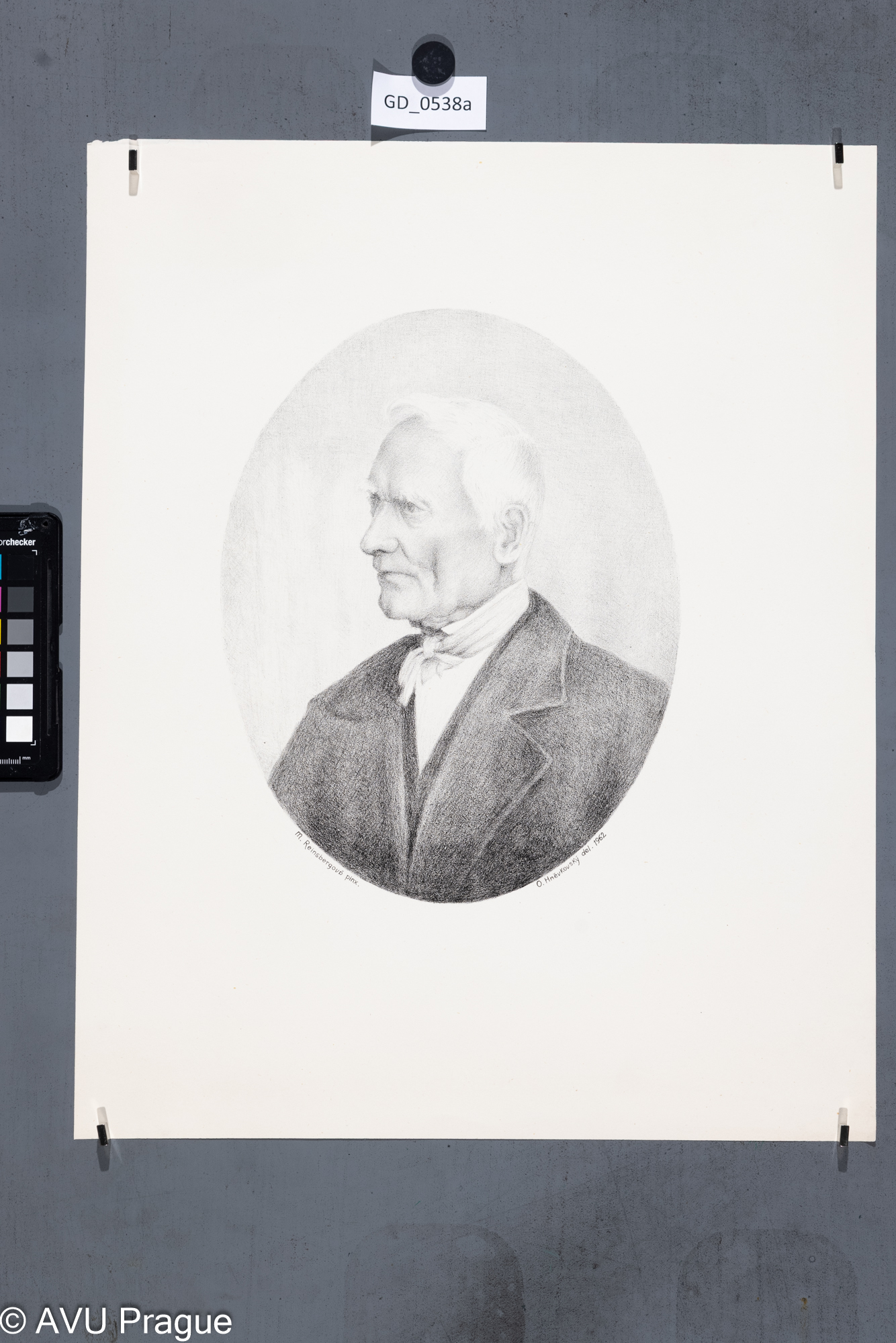 Poloprofil muže s vázankou