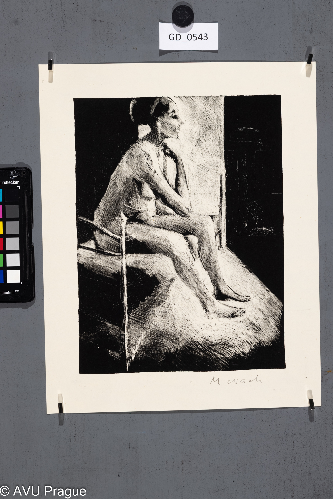 Ženský akt sedící na posteli