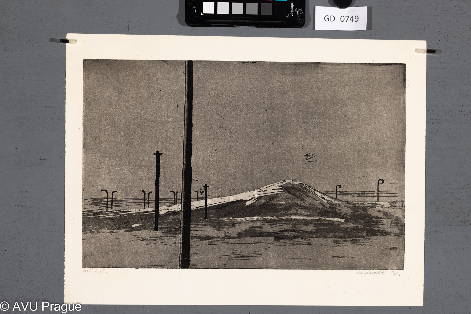 Horizont s vrcholkem a sloupy