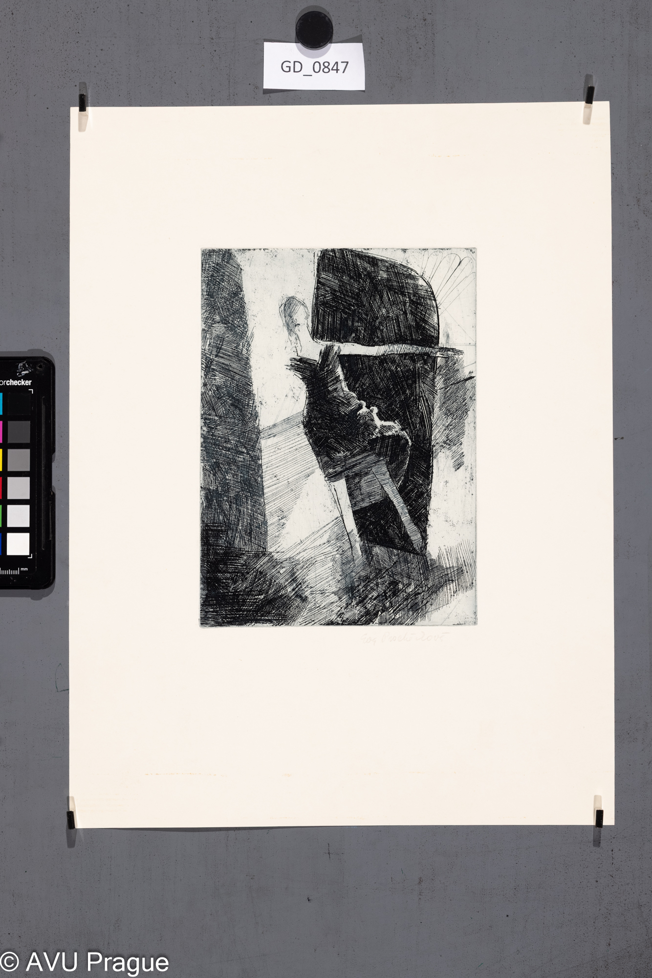 Ženská postava s upaženou rukou