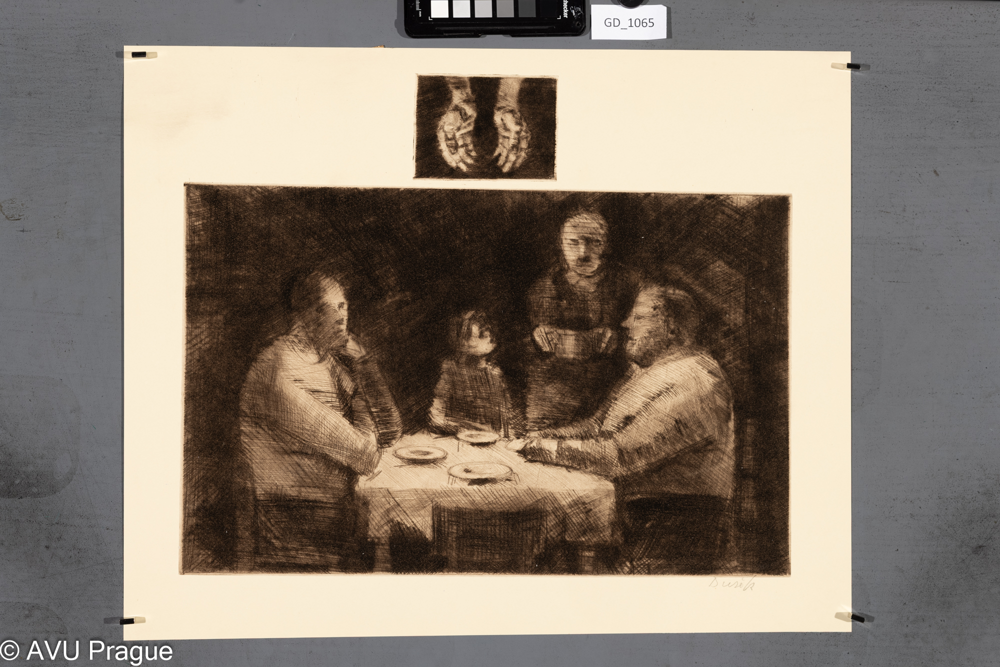 Ruce, rodina u stolu